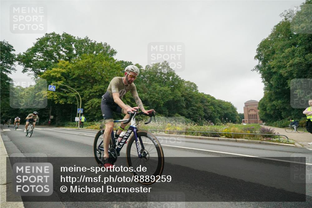 14.09.2025 - Stadtparktriathlon Michael Burmester http://msf.ph/oto/8889259 14.09.2025 09:08:45 Radfahren 318, 326, 339, 340, 342, 345, 347, 365, 392, 410, 418, 437 meine-sportfotos.de
