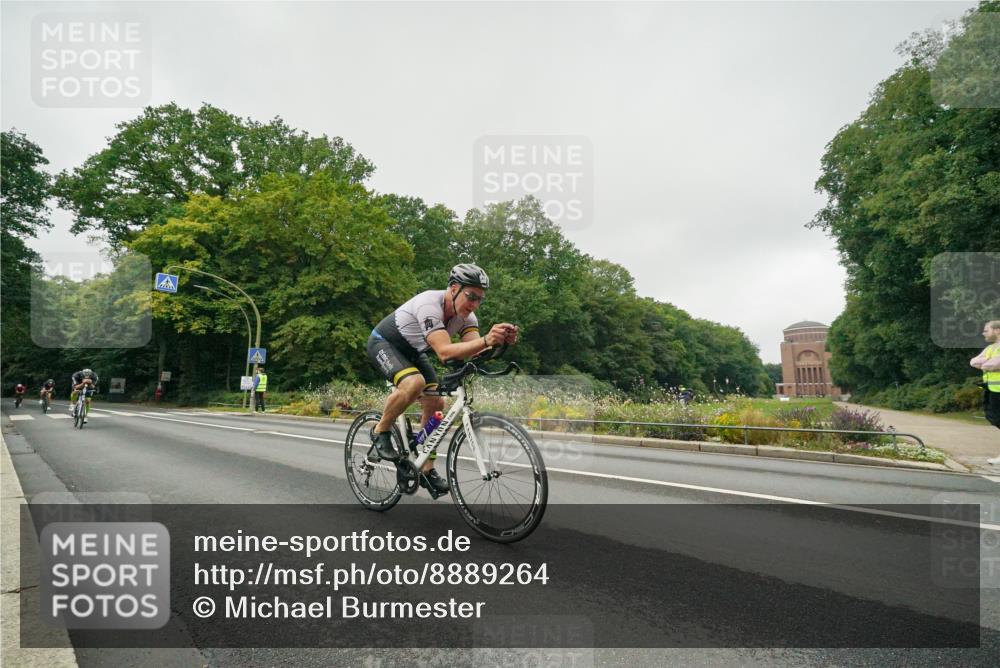 14.09.2025 - Stadtparktriathlon Michael Burmester http://msf.ph/oto/8889264 14.09.2025 09:08:47 Radfahren 318, 339, 340, 342, 347, 365, 392, 410, 437 meine-sportfotos.de