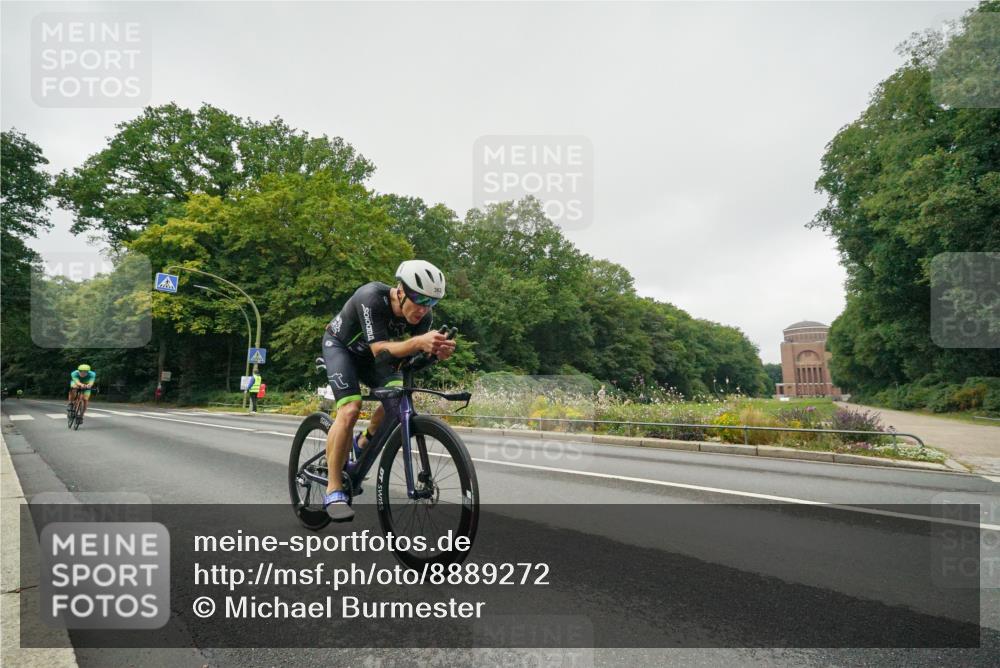 14.09.2025 - Stadtparktriathlon Michael Burmester http://msf.ph/oto/8889272 14.09.2025 09:09:00 Radfahren 323, 352, 362, 375, 434 meine-sportfotos.de
