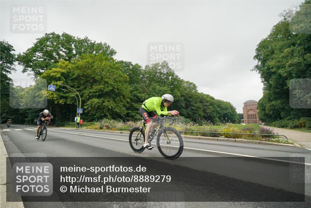 14.09.2025 - Stadtparktriathlon Michael Burmester http://msf.ph/oto/8889279 14.09.2025 09:09:08 Radfahren 323, 341, 352, 353, 375 meine-sportfotos.de