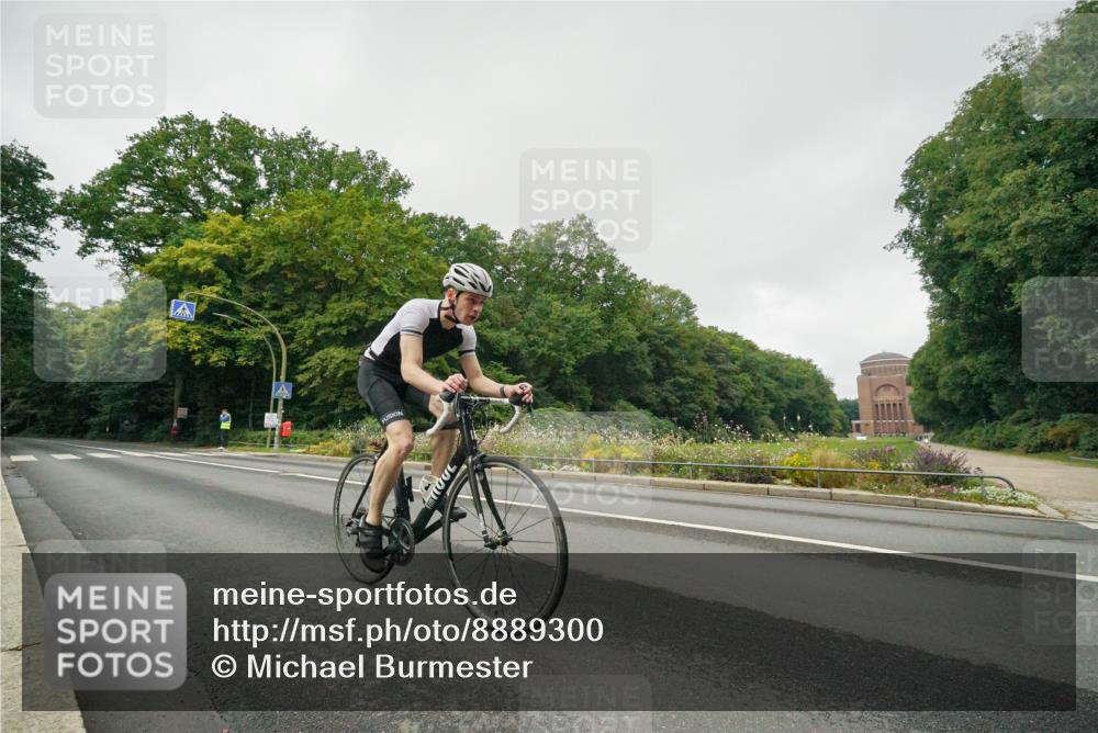 14.09.2025 - Stadtparktriathlon Michael Burmester http://msf.ph/oto/8889300 14.09.2025 09:09:31 Radfahren 337, 349, 354, 361, 376, 398, 399, 451 meine-sportfotos.de