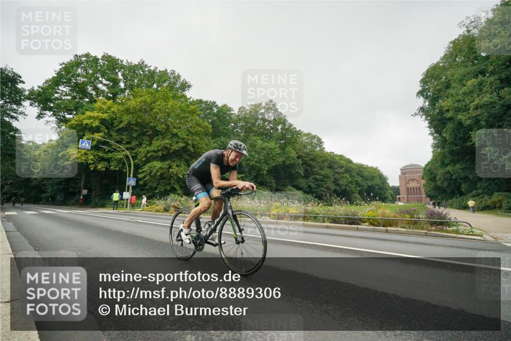 14.09.2025 - Stadtparktriathlon Michael Burmester http://msf.ph/oto/8889306 14.09.2025 09:10:00 Radfahren 311, 315, 328, 348, 350, 357, 387, 413, 432 meine-sportfotos.de