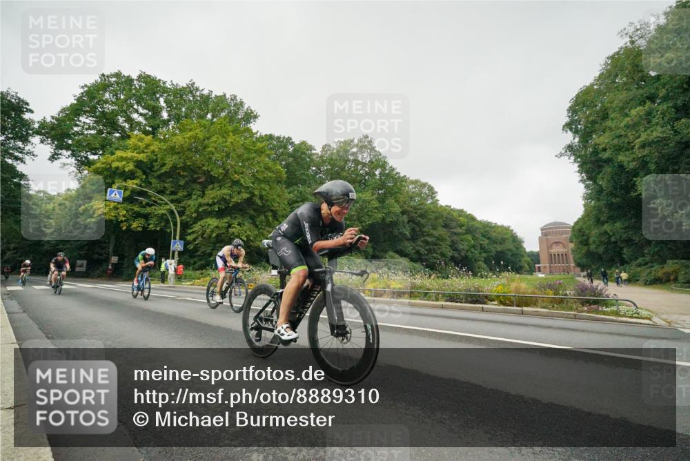 14.09.2025 - Stadtparktriathlon Michael Burmester http://msf.ph/oto/8889310 14.09.2025 09:10:05 Radfahren 311, 315, 328, 348, 350, 357, 387, 413, 414 meine-sportfotos.de