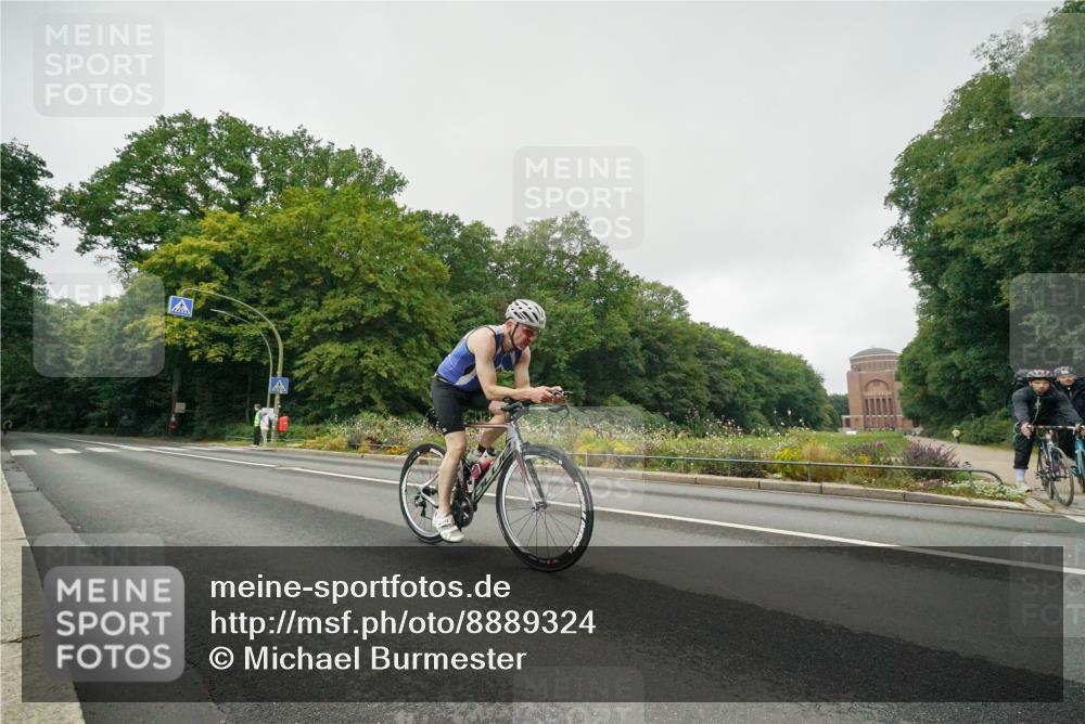 14.09.2025 - Stadtparktriathlon Michael Burmester http://msf.ph/oto/8889324 14.09.2025 09:10:16 Radfahren 336, 391, 414 meine-sportfotos.de