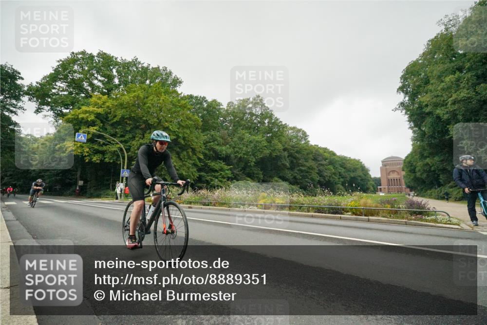 14.09.2025 - Stadtparktriathlon Michael Burmester http://msf.ph/oto/8889351 14.09.2025 09:10:52 Radfahren 302, 322, 360, 382, 415, 421, 435 meine-sportfotos.de