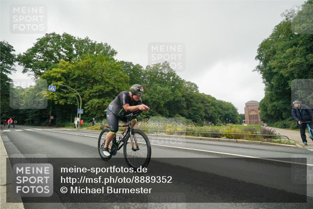 14.09.2025 - Stadtparktriathlon Michael Burmester http://msf.ph/oto/8889352 14.09.2025 09:10:53 Radfahren 302, 322, 360, 382, 415, 421, 435 meine-sportfotos.de