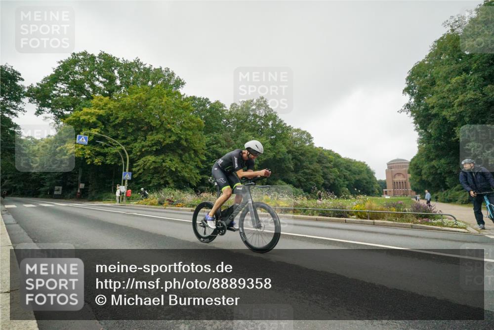 14.09.2025 - Stadtparktriathlon Michael Burmester http://msf.ph/oto/8889358 14.09.2025 09:11:01 Radfahren 302, 351, 355, 360, 415, 435 meine-sportfotos.de