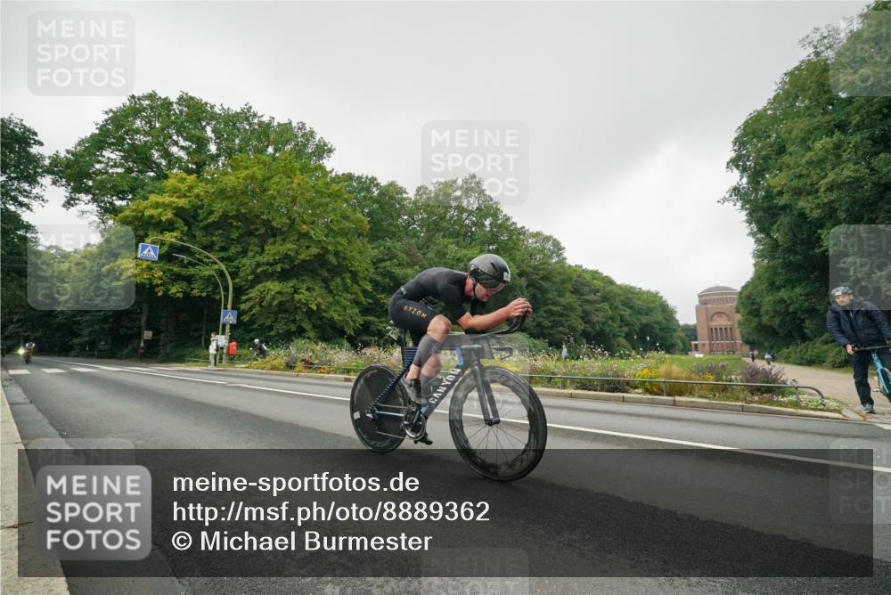 14.09.2025 - Stadtparktriathlon Michael Burmester http://msf.ph/oto/8889362 14.09.2025 09:11:08 Radfahren 330, 332, 351, 355, 476 meine-sportfotos.de