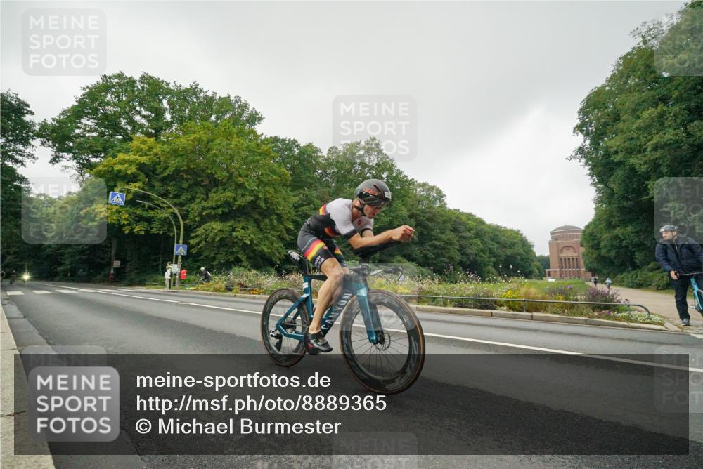 14.09.2025 - Stadtparktriathlon Michael Burmester http://msf.ph/oto/8889365 14.09.2025 09:11:11 Radfahren 330, 332, 351, 355, 408, 436, 476 meine-sportfotos.de
