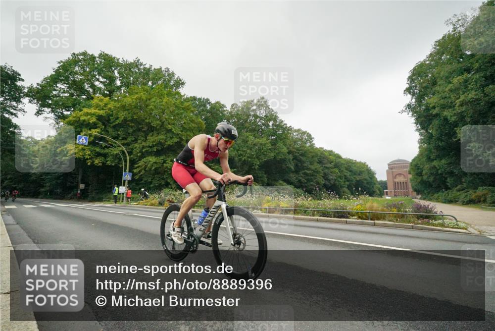 14.09.2025 - Stadtparktriathlon Michael Burmester http://msf.ph/oto/8889396 14.09.2025 09:11:44 Radfahren 310, 335, 338, 394 meine-sportfotos.de