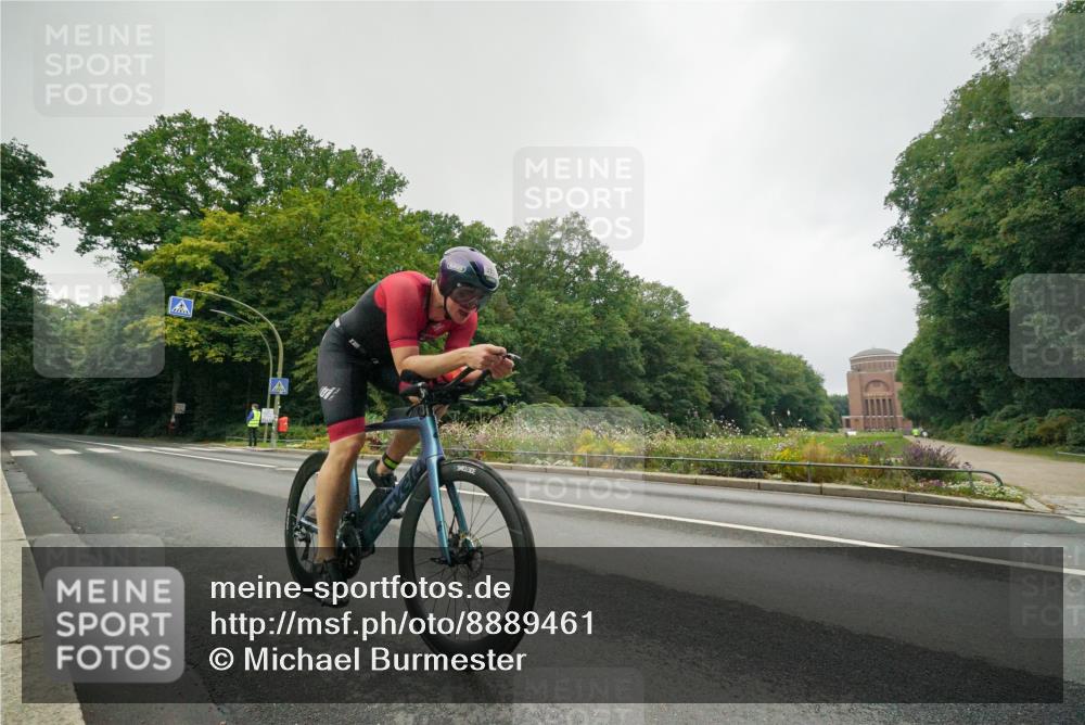 14.09.2025 - Stadtparktriathlon Michael Burmester http://msf.ph/oto/8889461 14.09.2025 09:14:10 Radfahren 333 meine-sportfotos.de