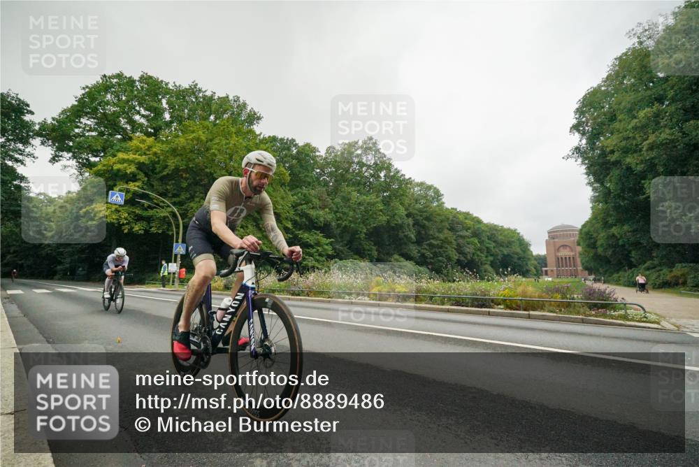 14.09.2025 - Stadtparktriathlon Michael Burmester http://msf.ph/oto/8889486 14.09.2025 09:14:50 Radfahren 339, 342, 393, 473 meine-sportfotos.de