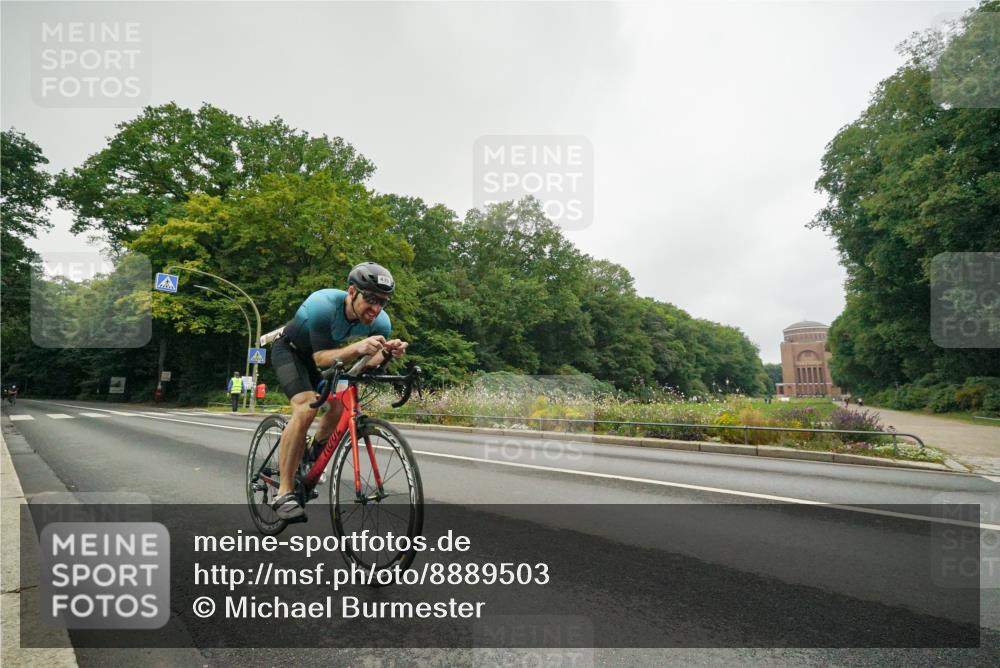 14.09.2025 - Stadtparktriathlon Michael Burmester http://msf.ph/oto/8889503 14.09.2025 09:15:12 Radfahren 323, 352, 365, 375, 430 meine-sportfotos.de