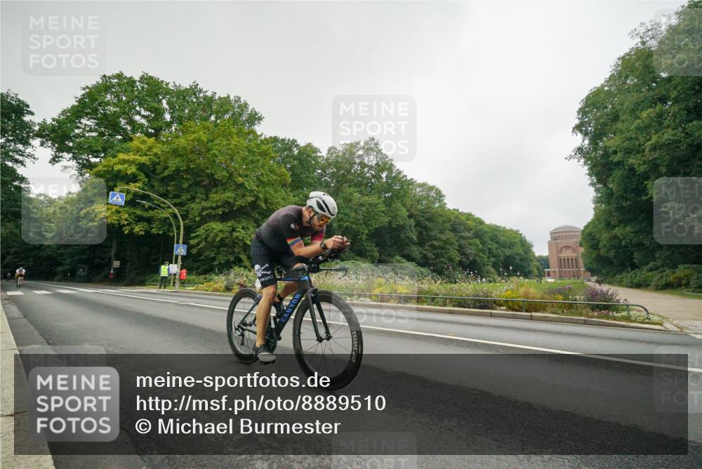 14.09.2025 - Stadtparktriathlon Michael Burmester http://msf.ph/oto/8889510 14.09.2025 09:15:20 Radfahren 323, 341, 349, 352, 375, 410 meine-sportfotos.de