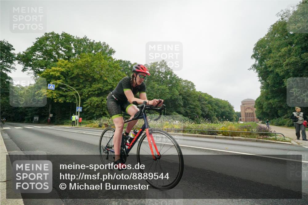 14.09.2025 - Stadtparktriathlon Michael Burmester http://msf.ph/oto/8889544 14.09.2025 09:16:06 Radfahren 311, 348, 357, 413, 414, 432, 434, 488 meine-sportfotos.de