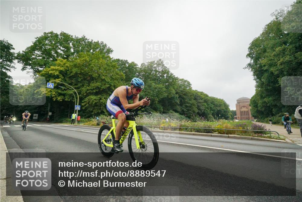 14.09.2025 - Stadtparktriathlon Michael Burmester http://msf.ph/oto/8889547 14.09.2025 09:16:11 Radfahren 311, 348, 413, 414, 432, 488 meine-sportfotos.de