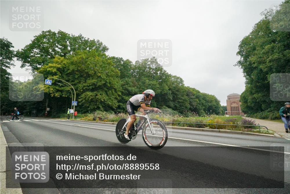 14.09.2025 - Stadtparktriathlon Michael Burmester http://msf.ph/oto/8889558 14.09.2025 09:16:22 Radfahren 328, 406, 478, 484 meine-sportfotos.de