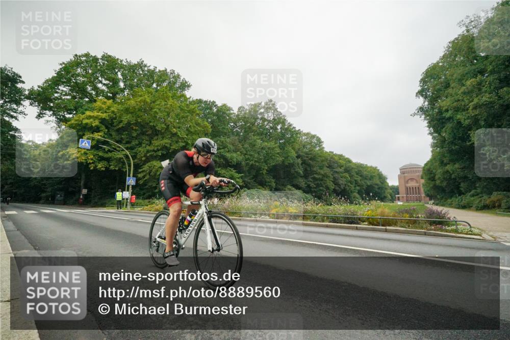14.09.2025 - Stadtparktriathlon Michael Burmester http://msf.ph/oto/8889560 14.09.2025 09:16:30 Radfahren 328, 330, 355, 367, 478 meine-sportfotos.de