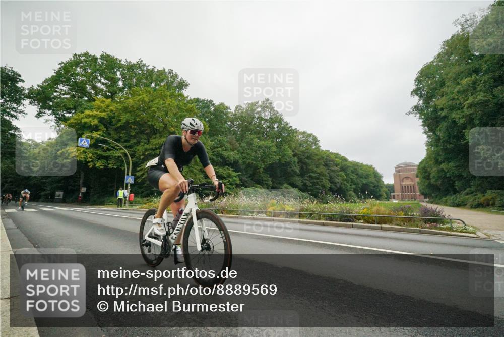 14.09.2025 - Stadtparktriathlon Michael Burmester http://msf.ph/oto/8889569 14.09.2025 09:16:40 Radfahren 330, 336, 351, 355, 367, 372, 399, 435, 457, 460, 462, 501 meine-sportfotos.de