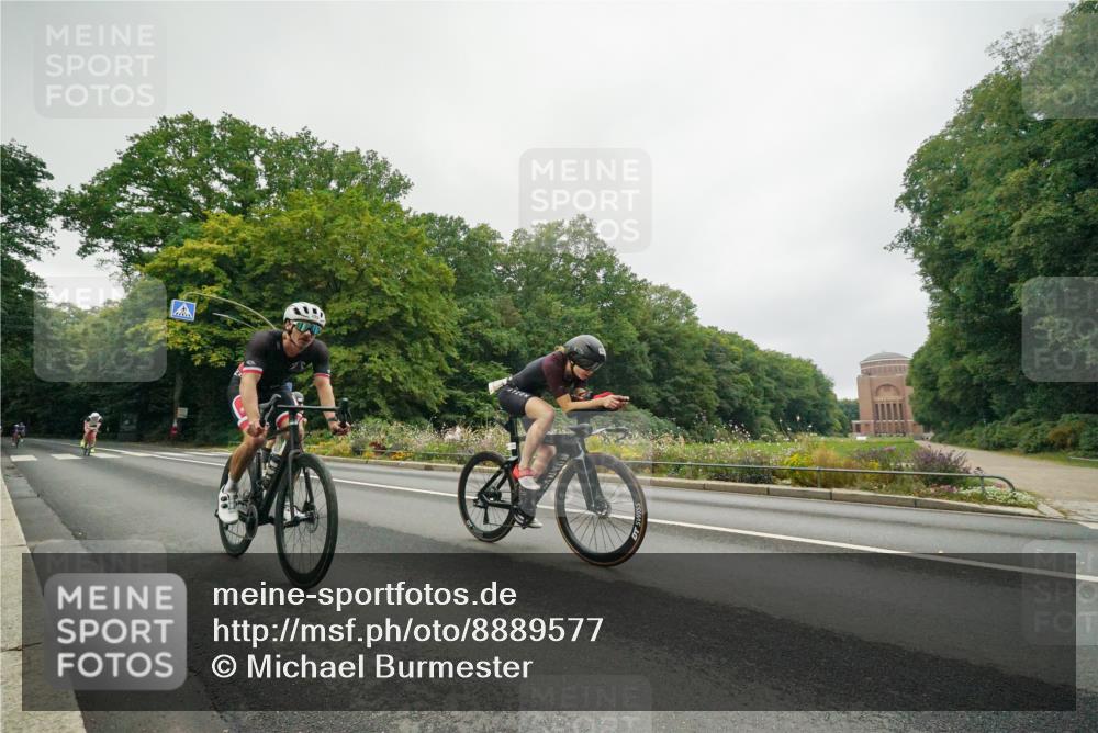 14.09.2025 - Stadtparktriathlon Michael Burmester http://msf.ph/oto/8889577 14.09.2025 09:16:46 Radfahren 303, 336, 351, 372, 399, 435, 453, 457, 460, 462 meine-sportfotos.de