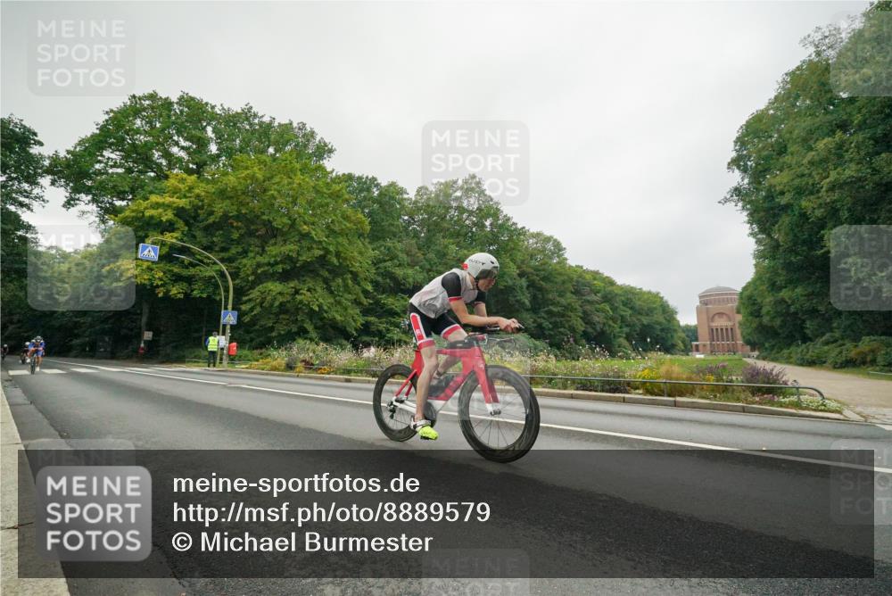 14.09.2025 - Stadtparktriathlon Michael Burmester http://msf.ph/oto/8889579 14.09.2025 09:16:47 Radfahren 303, 336, 351, 372, 399, 435, 453, 457, 460, 462 meine-sportfotos.de
