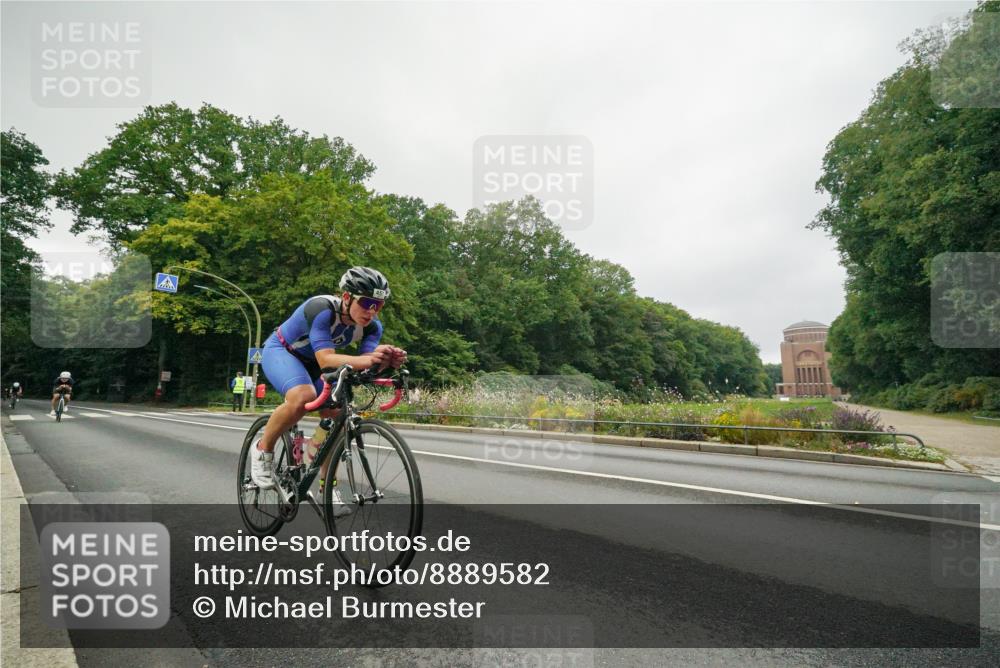 14.09.2025 - Stadtparktriathlon Michael Burmester http://msf.ph/oto/8889582 14.09.2025 09:16:49 Radfahren 303, 350, 372, 399, 435, 453, 457, 460, 462 meine-sportfotos.de