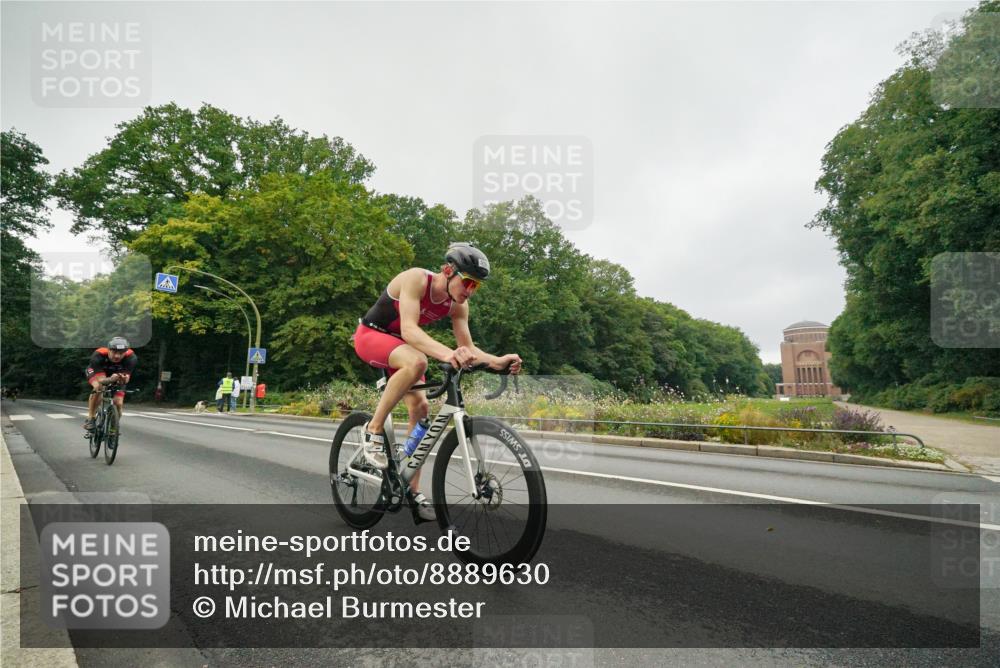 14.09.2025 - Stadtparktriathlon Michael Burmester http://msf.ph/oto/8889630 14.09.2025 09:17:48 Radfahren 310, 321, 378, 394, 405, 476 meine-sportfotos.de