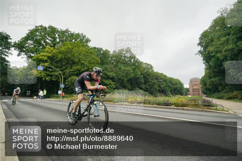 14.09.2025 - Stadtparktriathlon Michael Burmester http://msf.ph/oto/8889640 14.09.2025 09:18:00 Radfahren 307, 321, 322, 332, 405, 412, 475 meine-sportfotos.de