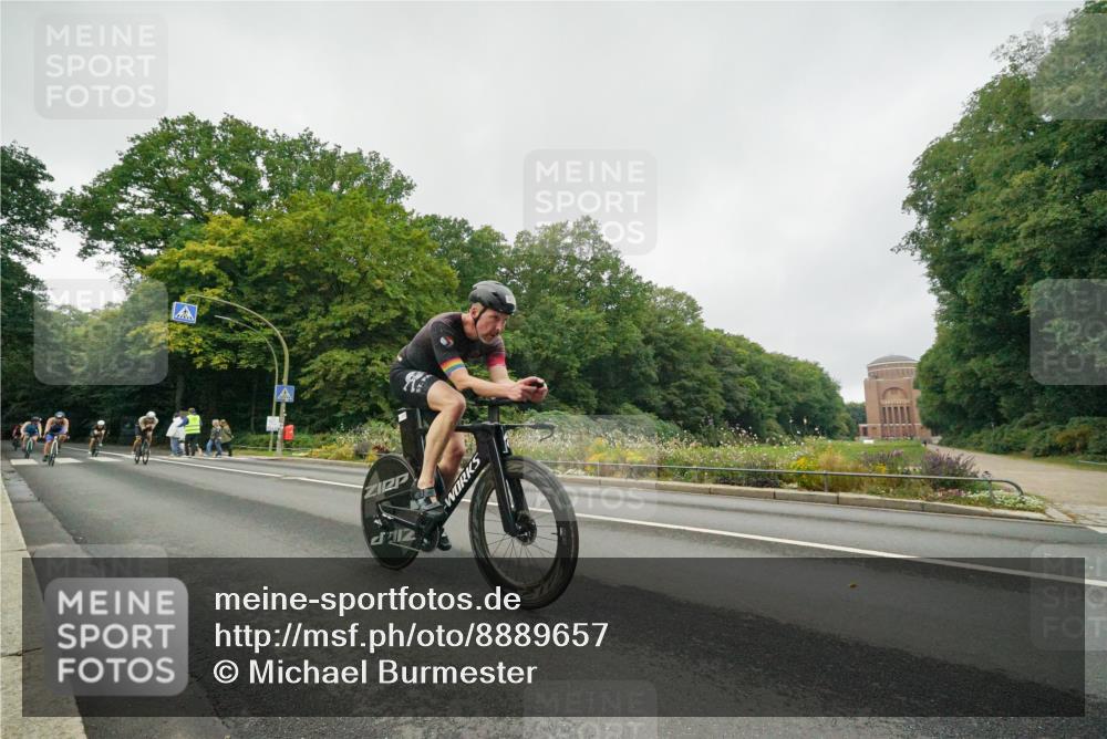 14.09.2025 - Stadtparktriathlon Michael Burmester http://msf.ph/oto/8889657 14.09.2025 09:18:20 Radfahren 317, 344, 395, 420, 456, 468, 481 meine-sportfotos.de