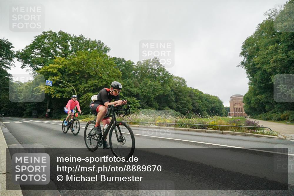 14.09.2025 - Stadtparktriathlon Michael Burmester http://msf.ph/oto/8889670 14.09.2025 09:18:34 Radfahren 316, 358, 374, 415, 483 meine-sportfotos.de
