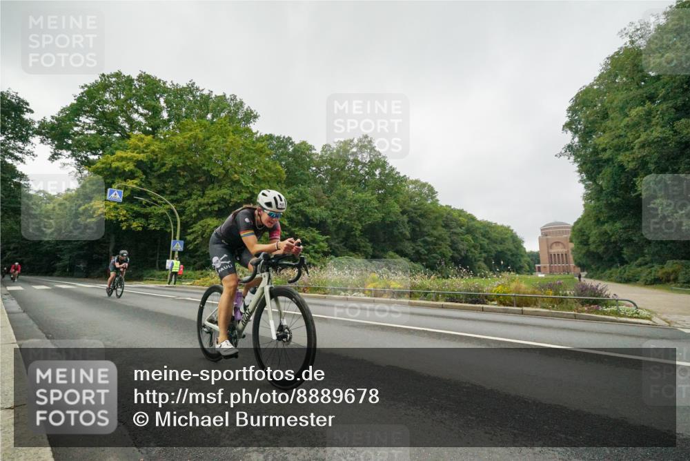 14.09.2025 - Stadtparktriathlon Michael Burmester http://msf.ph/oto/8889678 14.09.2025 09:18:45 Radfahren 302, 316, 358, 454, 455, 493, 499, 502 meine-sportfotos.de