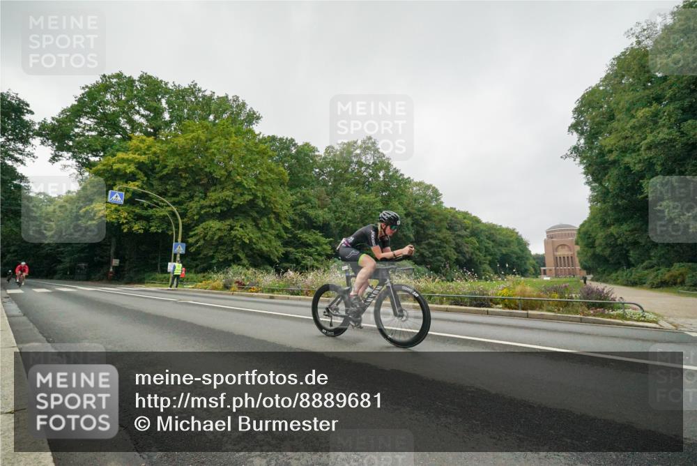 14.09.2025 - Stadtparktriathlon Michael Burmester http://msf.ph/oto/8889681 14.09.2025 09:18:46 Radfahren 302, 316, 454, 455, 493, 499, 502 meine-sportfotos.de