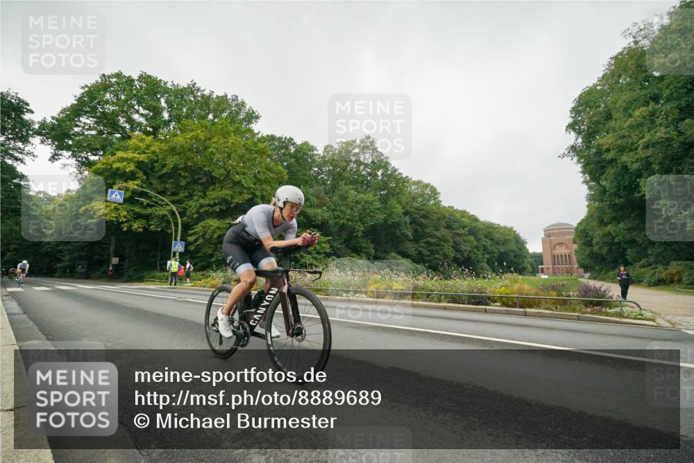 14.09.2025 - Stadtparktriathlon Michael Burmester http://msf.ph/oto/8889689 14.09.2025 09:19:01 Radfahren 314, 334, 422, 472, 482 meine-sportfotos.de