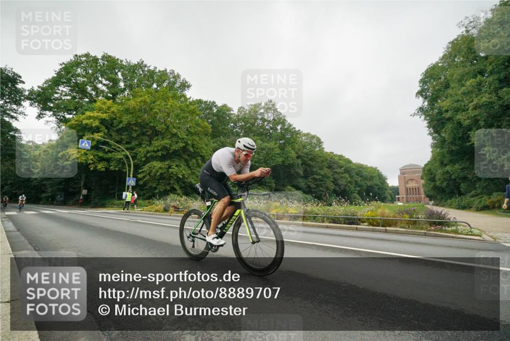 14.09.2025 - Stadtparktriathlon Michael Burmester http://msf.ph/oto/8889707 14.09.2025 09:19:16 Radfahren 338, 397, 431, 464, 471, 480 meine-sportfotos.de