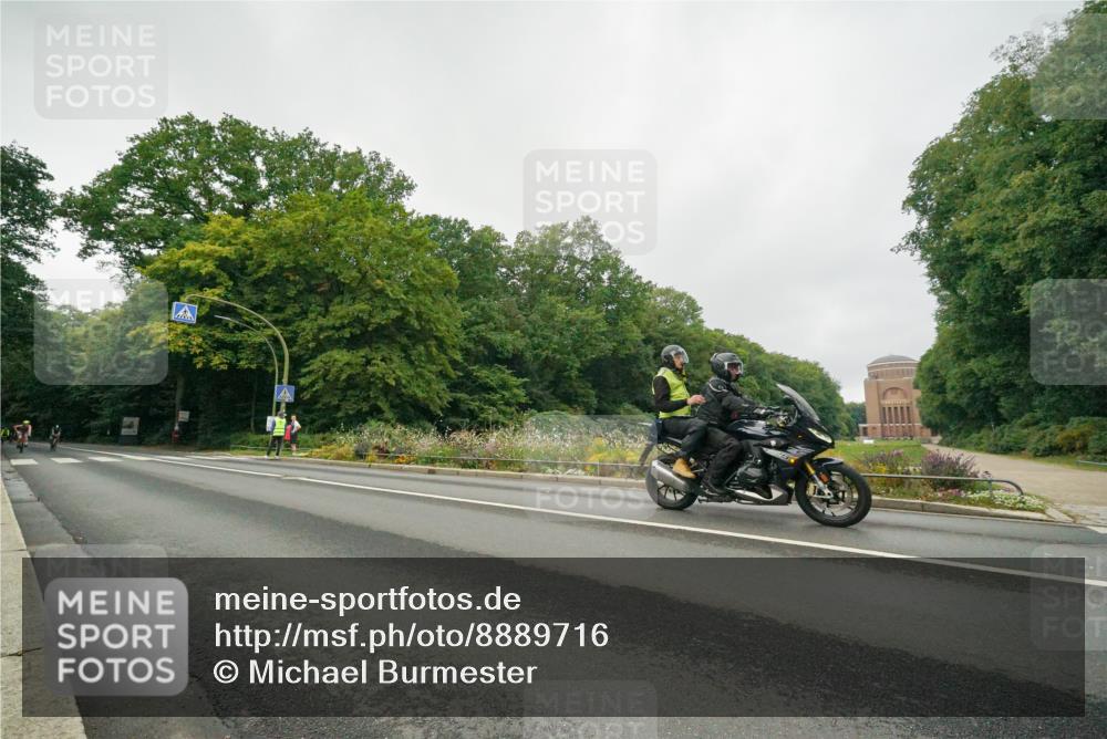 14.09.2025 - Stadtparktriathlon Michael Burmester http://msf.ph/oto/8889716 14.09.2025 09:19:23 Radfahren 304, 338, 439, 443, 464, 467, 471, 477, 486, 494 meine-sportfotos.de