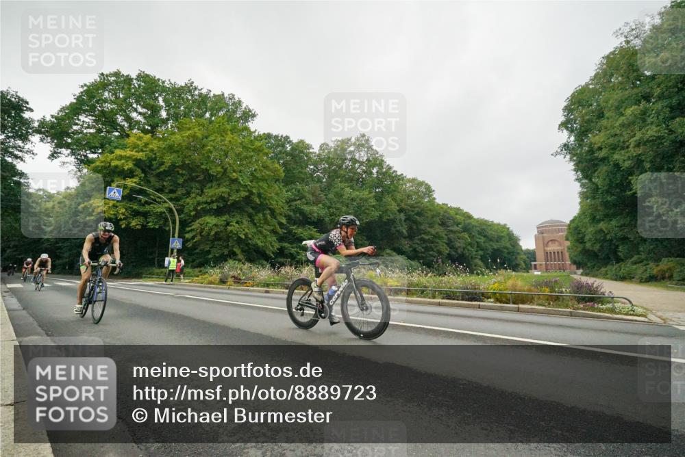 14.09.2025 - Stadtparktriathlon Michael Burmester http://msf.ph/oto/8889723 14.09.2025 09:19:31 Radfahren 304, 439, 443, 467, 477, 479, 486, 492, 494, 495 meine-sportfotos.de