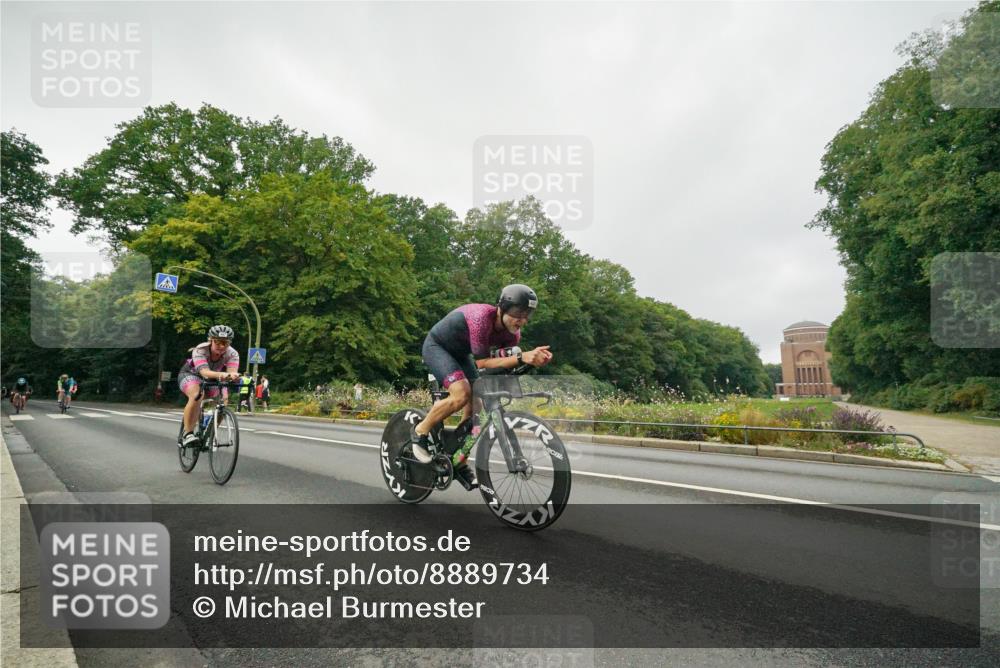 14.09.2025 - Stadtparktriathlon Michael Burmester http://msf.ph/oto/8889734 14.09.2025 09:19:42 Radfahren 320, 324, 356, 382, 425, 447, 485, 492, 495, 497 meine-sportfotos.de