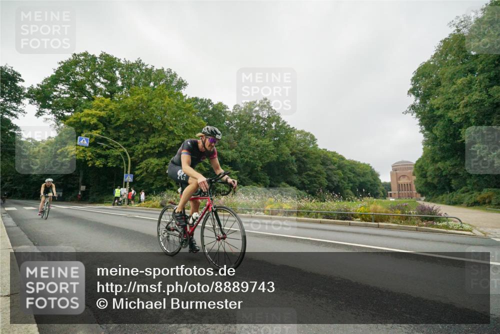14.09.2025 - Stadtparktriathlon Michael Burmester http://msf.ph/oto/8889743 14.09.2025 09:19:48 Radfahren 306, 320, 324, 356, 366, 382, 442, 447, 485 meine-sportfotos.de