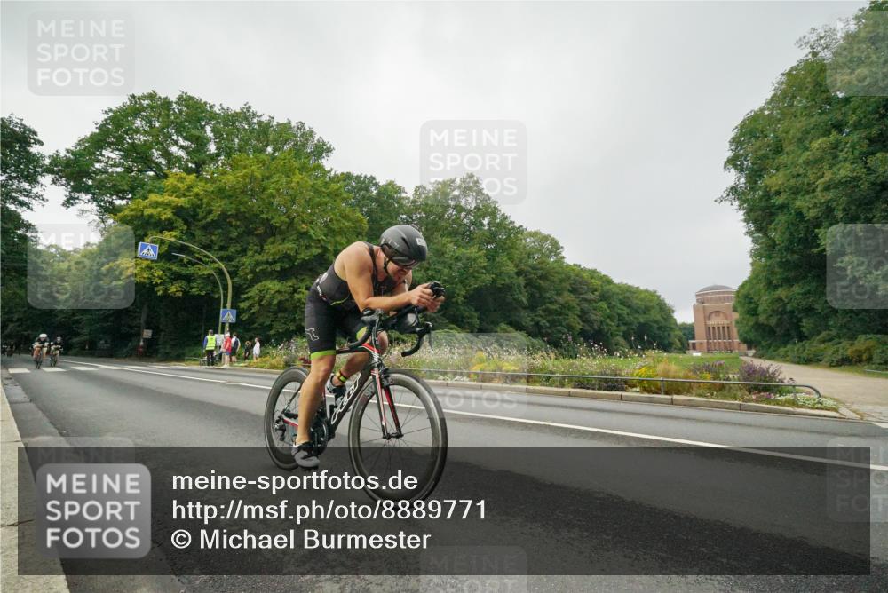 14.09.2025 - Stadtparktriathlon Michael Burmester http://msf.ph/oto/8889771 14.09.2025 09:20:25 Radfahren 301, 326, 340, 345, 359, 363, 370, 371, 373, 381, 419, 445, 469, 506 meine-sportfotos.de