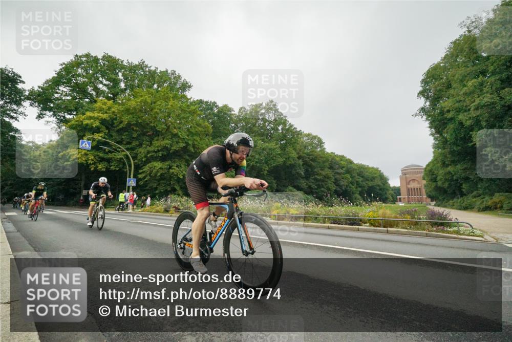 14.09.2025 - Stadtparktriathlon Michael Burmester http://msf.ph/oto/8889774 14.09.2025 09:20:31 Radfahren 301, 318, 326, 340, 345, 346, 347, 359, 363, 370, 371, 373, 377, 381, 389, 445 meine-sportfotos.de