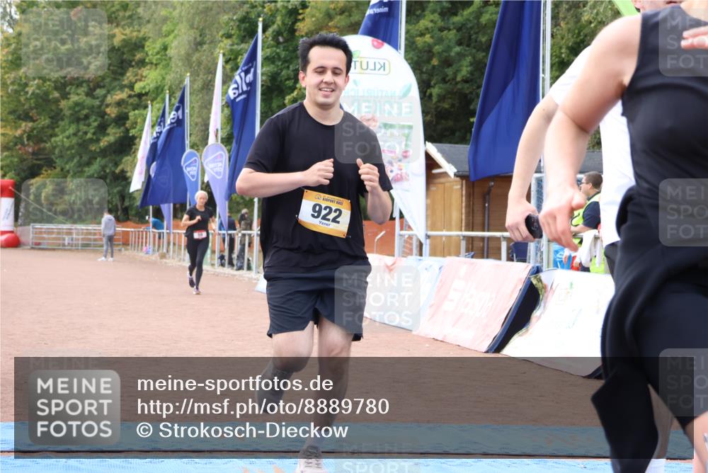 14.09.2025 - Airport Race Strokosch-Dieckow http://msf.ph/oto/8889780 14.09.2025 13:04:37 Ziel 59, 881, 922, 1361, 1888 meine-sportfotos.de
