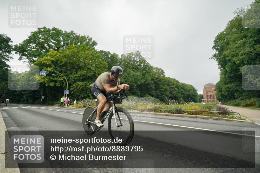 14.09.2025 - Stadtparktriathlon Michael Burmester http://msf.ph/oto/8889795 14.09.2025 09:20:38 Radfahren 301, 318, 340, 345, 346, 347, 373, 377, 381, 386, 389, 448 meine-sportfotos.de