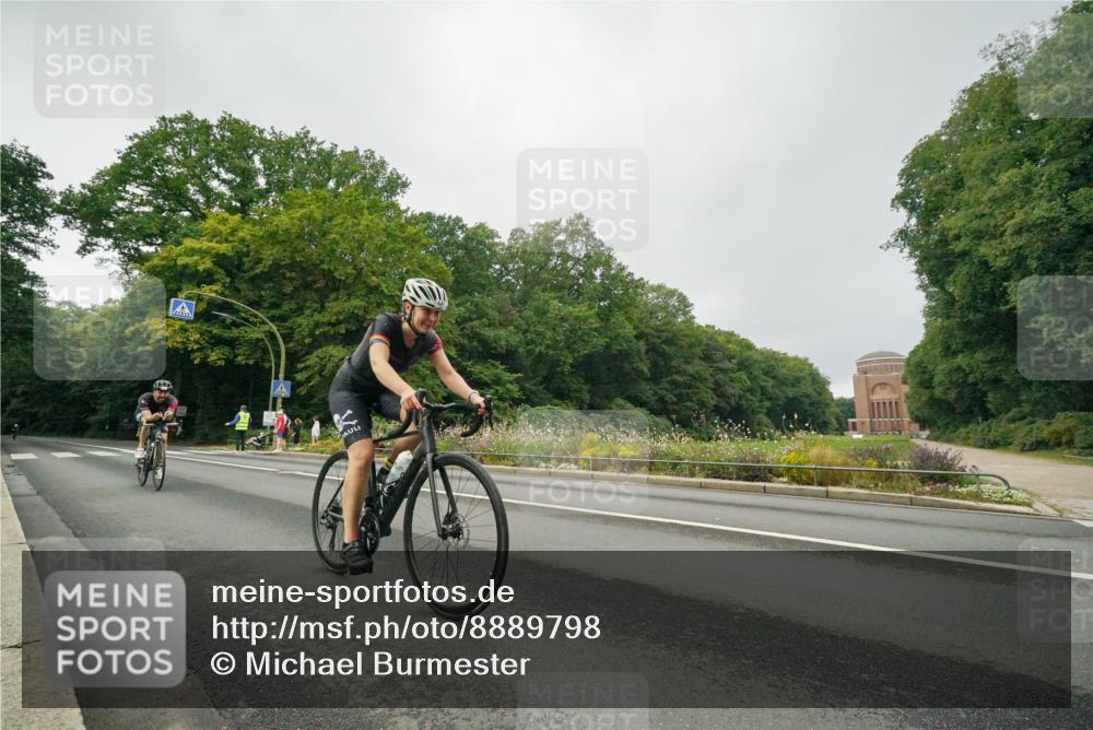 14.09.2025 - Stadtparktriathlon Michael Burmester http://msf.ph/oto/8889798 14.09.2025 09:20:41 Radfahren 327, 346, 377, 386, 448 meine-sportfotos.de