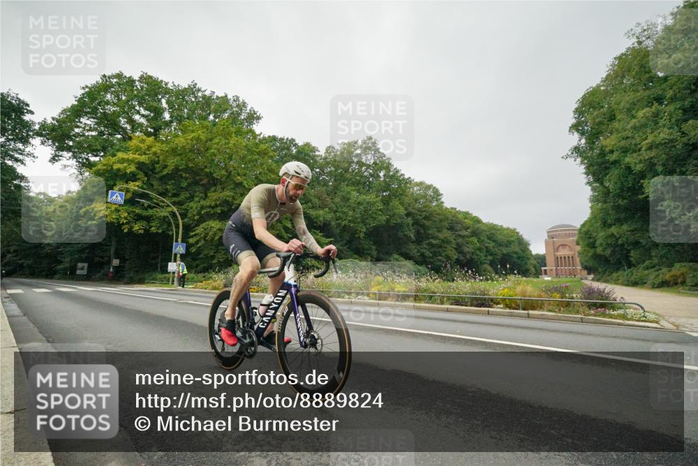14.09.2025 - Stadtparktriathlon Michael Burmester http://msf.ph/oto/8889824 14.09.2025 09:21:17 Radfahren 339, 362, 401 meine-sportfotos.de