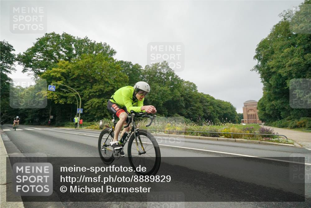 14.09.2025 - Stadtparktriathlon Michael Burmester http://msf.ph/oto/8889829 14.09.2025 09:21:27 Radfahren 323, 349, 352, 362, 375, 379, 393 meine-sportfotos.de