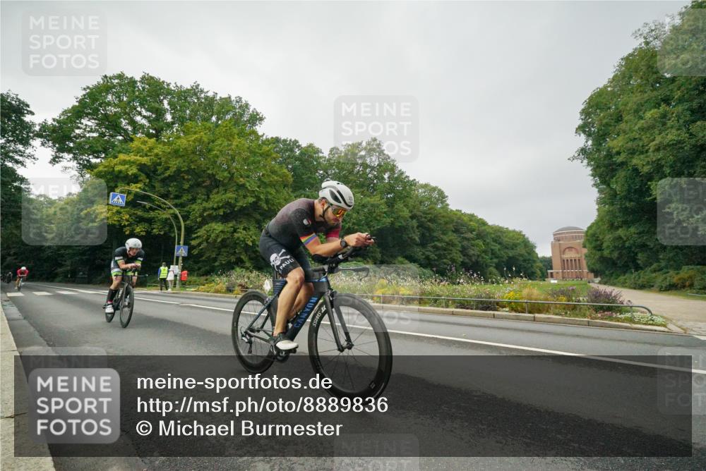 14.09.2025 - Stadtparktriathlon Michael Burmester http://msf.ph/oto/8889836 14.09.2025 09:21:33 Radfahren 323, 349, 365, 375, 379, 383, 393, 400 meine-sportfotos.de