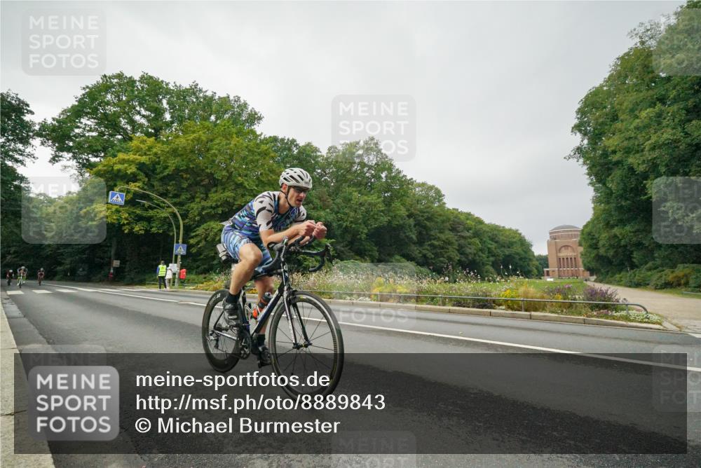 14.09.2025 - Stadtparktriathlon Michael Burmester http://msf.ph/oto/8889843 14.09.2025 09:21:39 Radfahren 365, 383, 393, 400, 450 meine-sportfotos.de