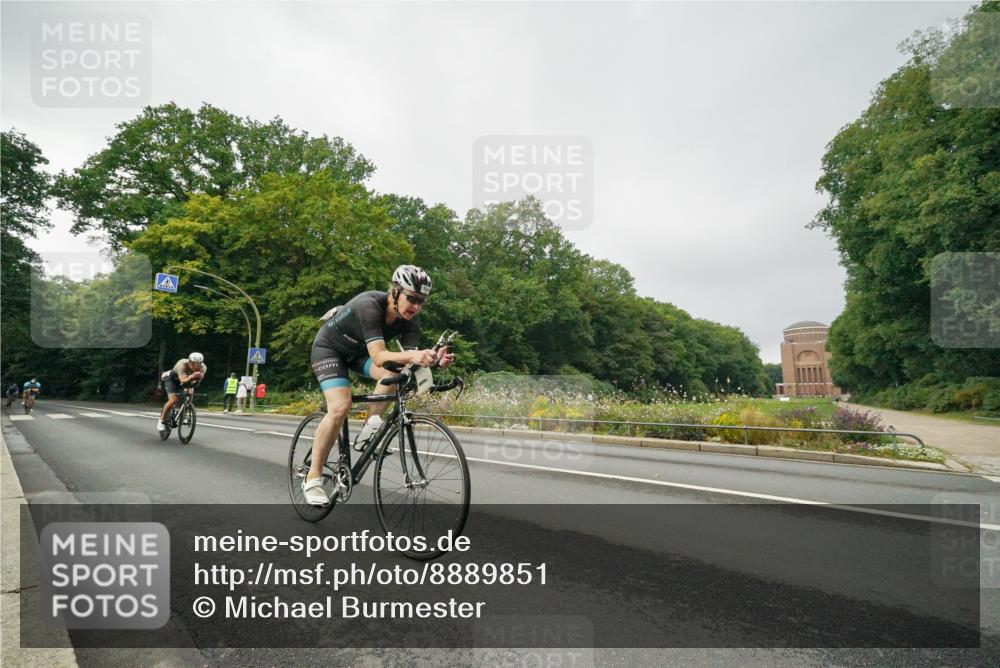 14.09.2025 - Stadtparktriathlon Michael Burmester http://msf.ph/oto/8889851 14.09.2025 09:21:50 Radfahren 337, 354, 357, 430, 458, 504 meine-sportfotos.de