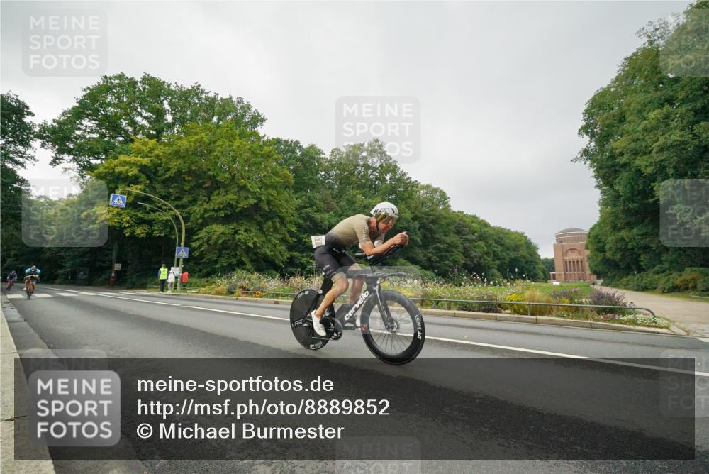 14.09.2025 - Stadtparktriathlon Michael Burmester http://msf.ph/oto/8889852 14.09.2025 09:21:51 Radfahren 337, 354, 357, 430, 458, 504 meine-sportfotos.de
