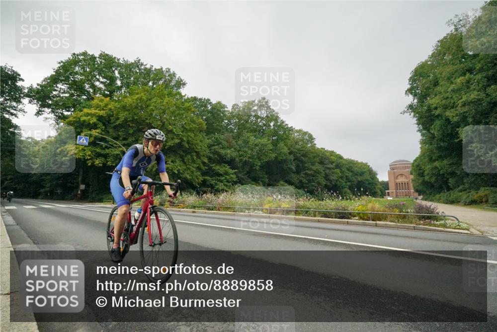 14.09.2025 - Stadtparktriathlon Michael Burmester http://msf.ph/oto/8889858 14.09.2025 09:21:55 Radfahren 337, 354, 357, 430, 451, 458, 504 meine-sportfotos.de